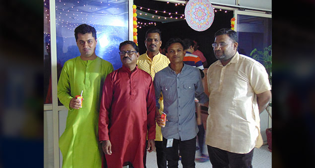 employees dancing during navratri garba night in traditional attire in 2022