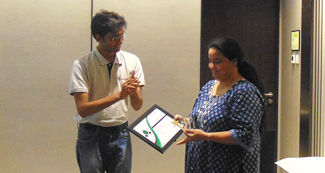 employees engaged in mentor mentee development sessions