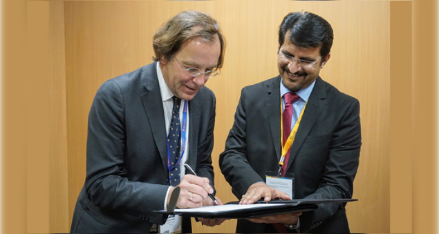 signing mou with ars t&tt at vibrant gujarat summit 2019